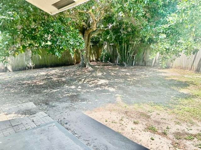 5447 Twin Oakes Road, Greenacres, FL 33463