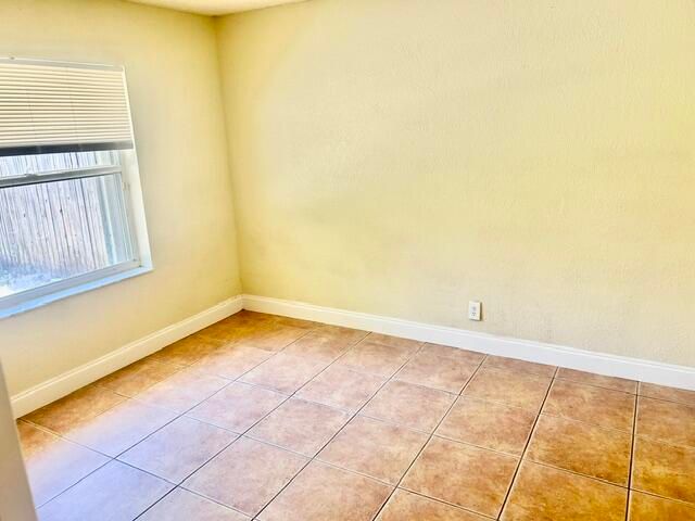 5447 Twin Oakes Road, Greenacres, FL 33463