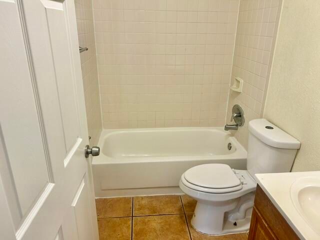 5447 Twin Oakes Road, Greenacres, FL 33463