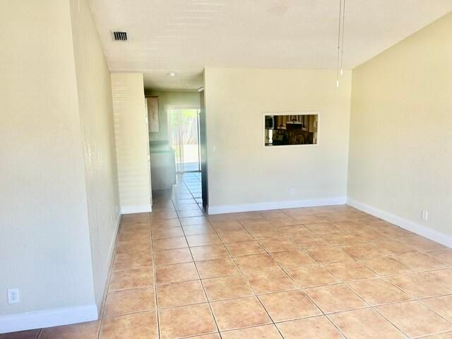 5447 Twin Oakes Road, Greenacres, FL 33463