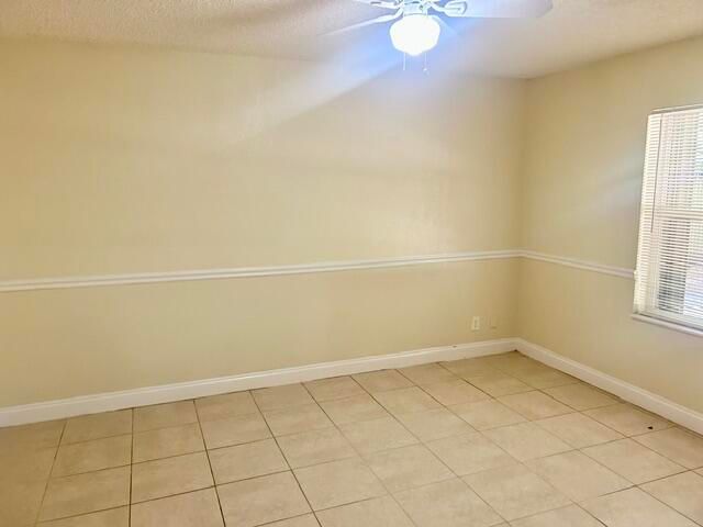 5447 Twin Oakes Road, Greenacres, FL 33463