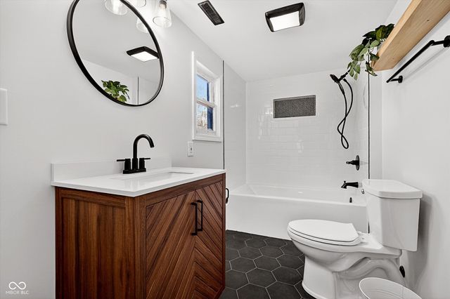 416 W 5th Street W, Greenfield, IN 46140