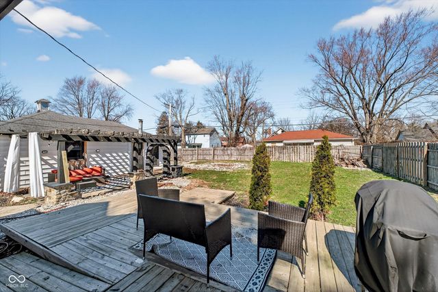 416 W 5th Street W, Greenfield, IN 46140