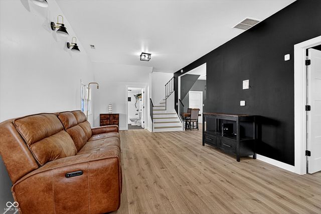 416 W 5th Street W, Greenfield, IN 46140