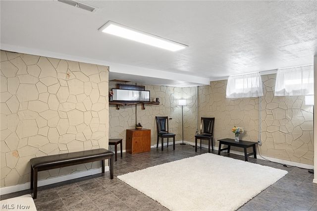 3299 Winthrop Drive, Parma, OH 44134