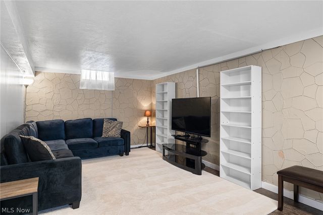 3299 Winthrop Drive, Parma, OH 44134