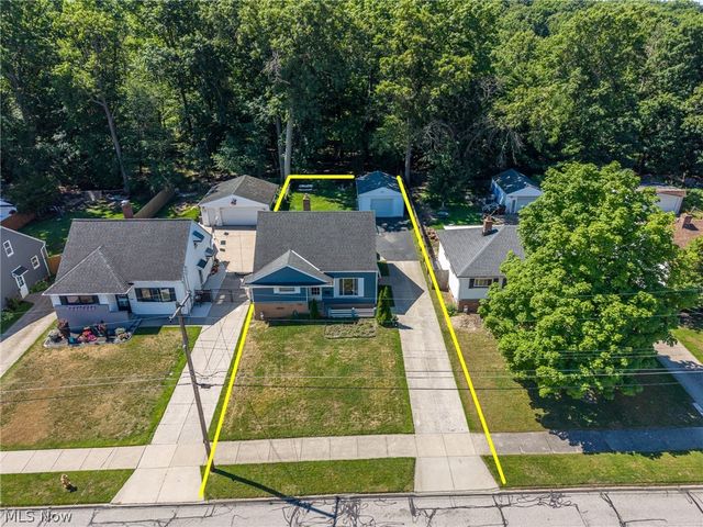 3299 Winthrop Drive, Parma, OH 44134