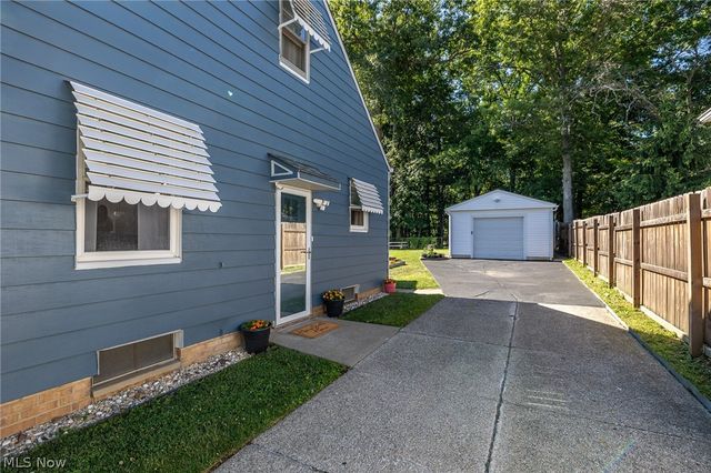 3299 Winthrop Drive, Parma, OH 44134