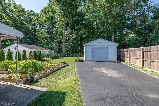 3299 Winthrop Drive, Parma, OH 44134