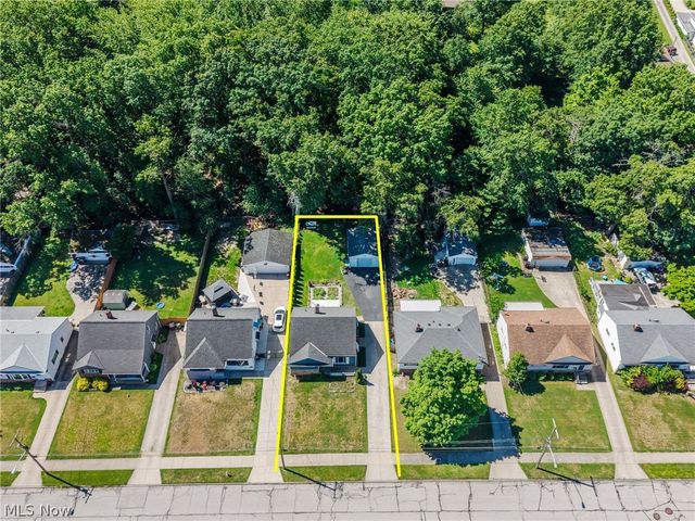 3299 Winthrop Drive, Parma, OH 44134