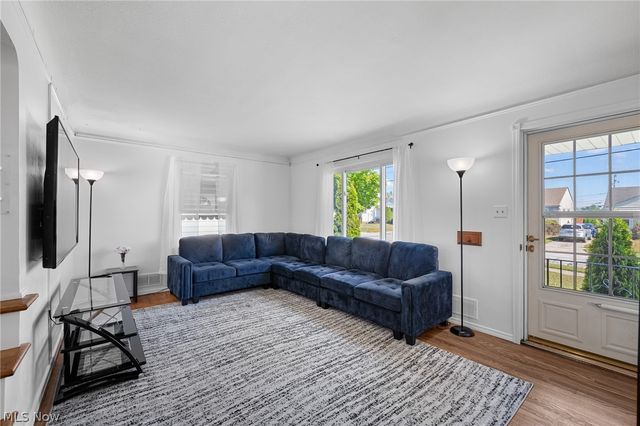 3299 Winthrop Drive, Parma, OH 44134