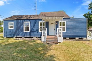 301 S Virginia Street, La Porte, TX 77571