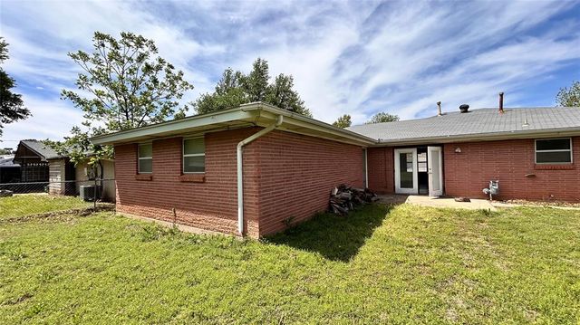 3220 Hilltop Road, Midwest City, OK 73110