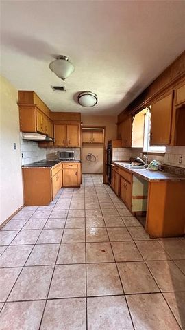 3220 Hilltop Road, Midwest City, OK 73110