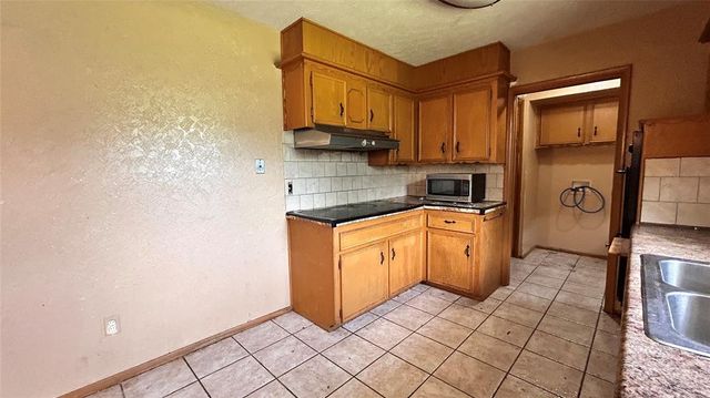 3220 Hilltop Road, Midwest City, OK 73110