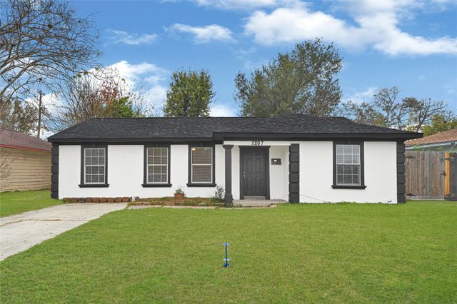 2207 Raymond Street, Pasadena, TX 77506