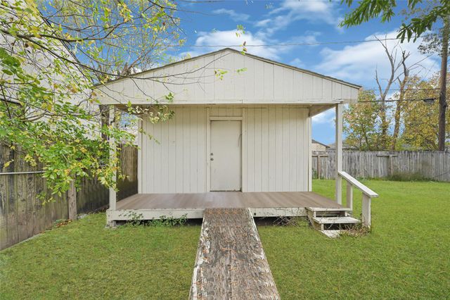 2207 Raymond Street, Pasadena, TX 77506