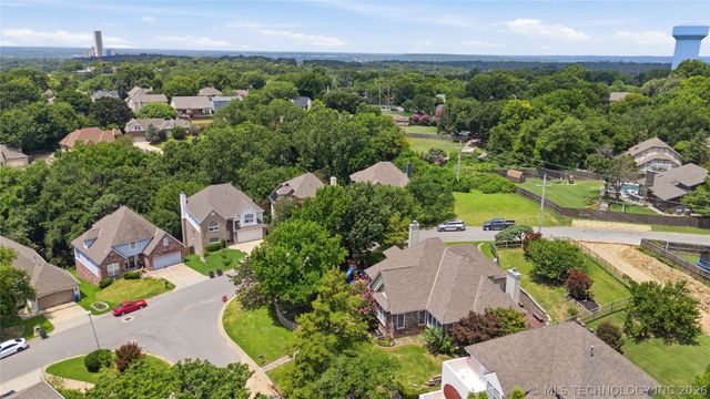 5541 E 77th Street E, Tulsa, OK 74136