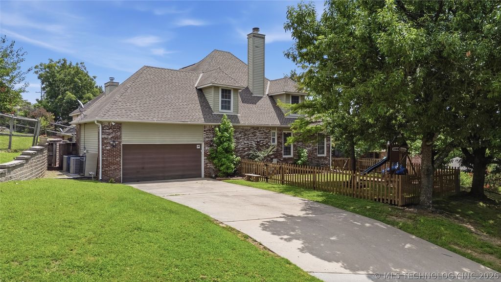 5541 E 77th Street E, Tulsa, OK 74136