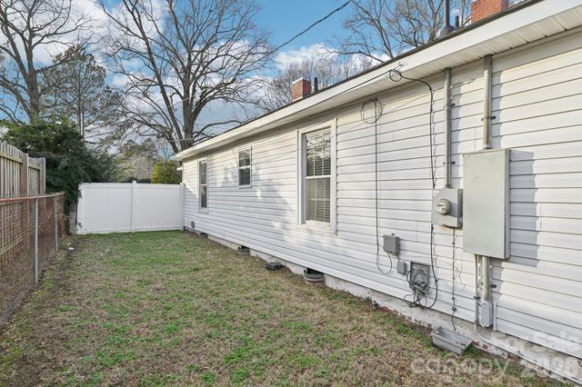 808 W B Street, Kannapolis, NC 28081