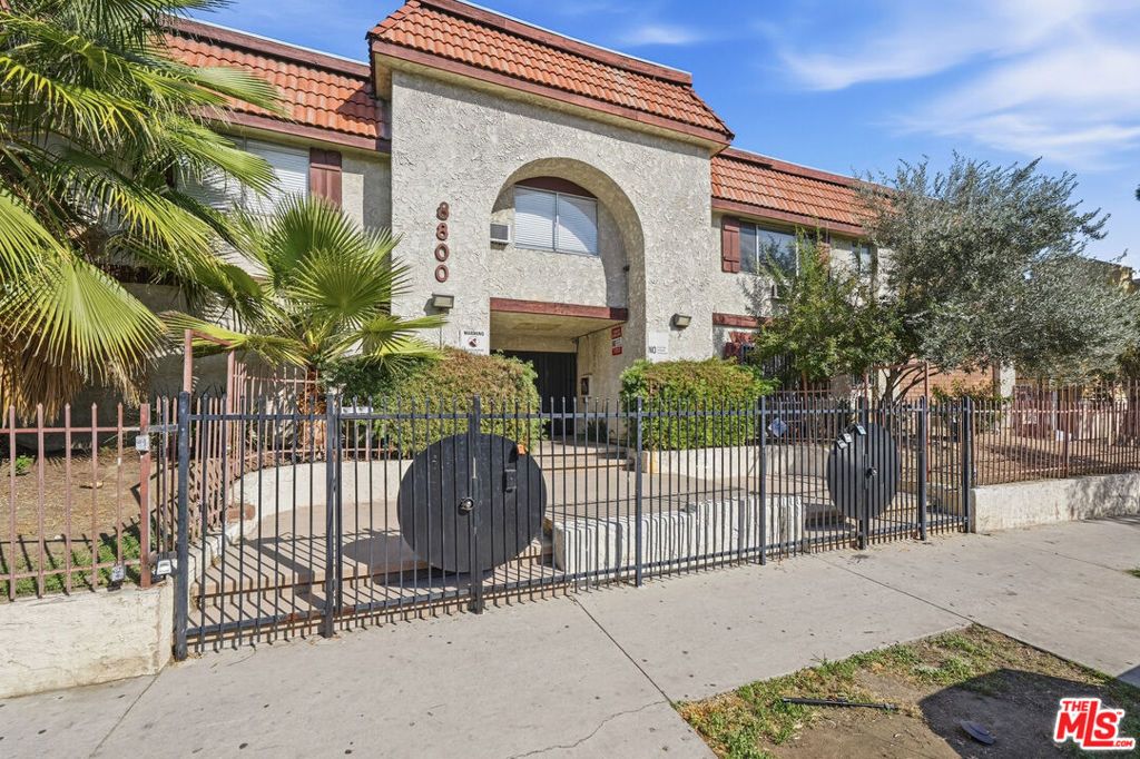 8800 Cedros Avenue 212, Panorama City, CA 91402 — exterior