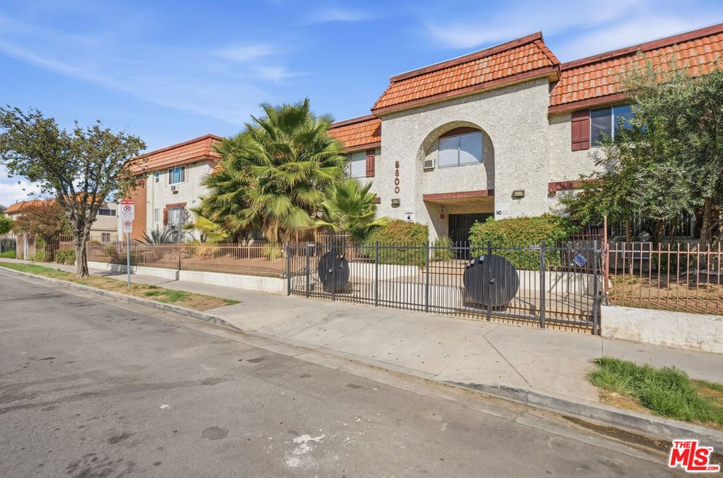 8800 Cedros Avenue 212, Panorama City, CA 91402 — photo 2
