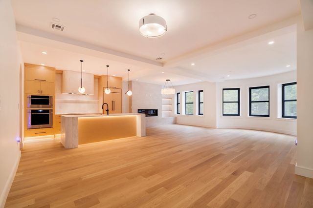 79 Park St 2, Brookline, MA 02446