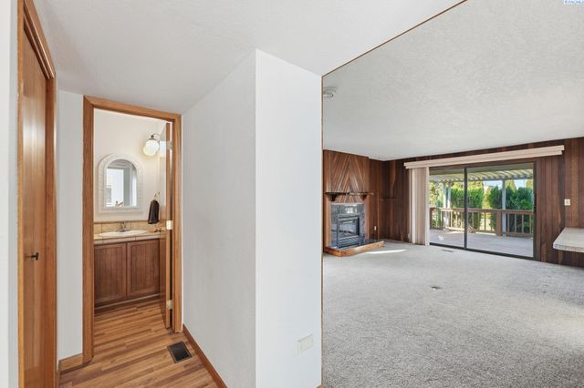 5307 W Irving, Pasco, WA 99301