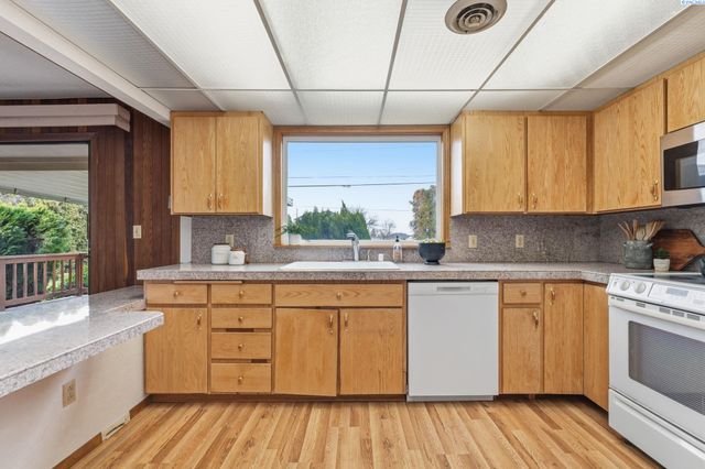 5307 W Irving, Pasco, WA 99301