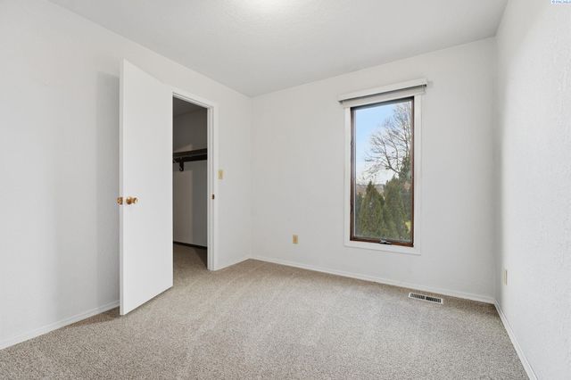 5307 W Irving, Pasco, WA 99301