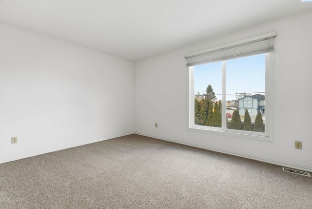 5307 W Irving, Pasco, WA 99301