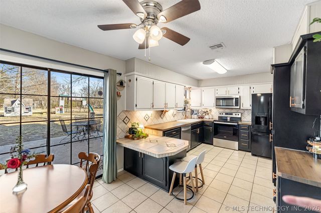 18047 S Quail Meadow Drive, Claremore, OK 74017