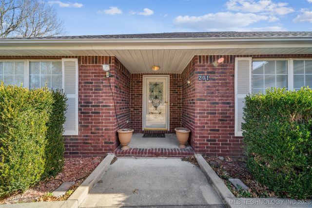 201 N Coo Y Yah Street, Pryor, OK 74361