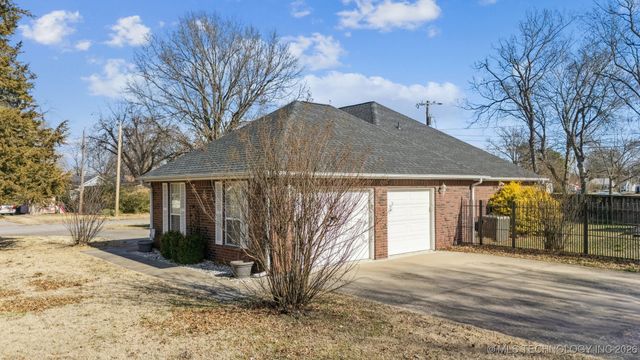 201 N Coo Y Yah Street, Pryor, OK 74361