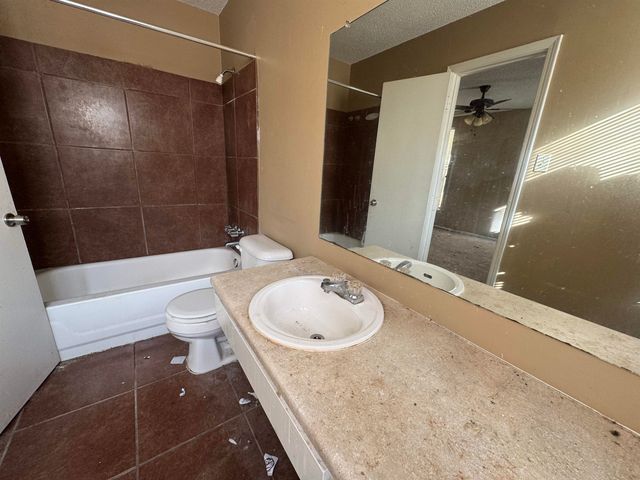 5692 BALLENMOOR DR, Memphis, TN 38141