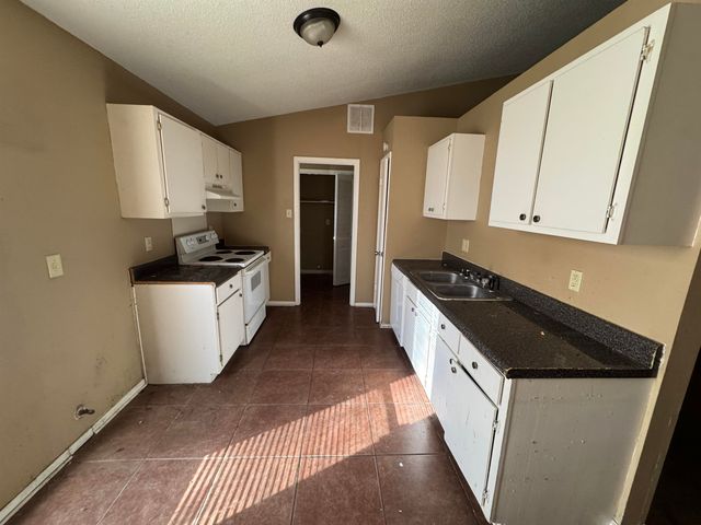 5692 BALLENMOOR DR, Memphis, TN 38141