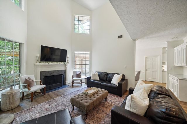 719 Somerset Street, Conroe, TX 77302