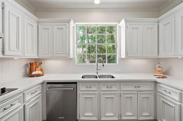 719 Somerset Street, Conroe, TX 77302