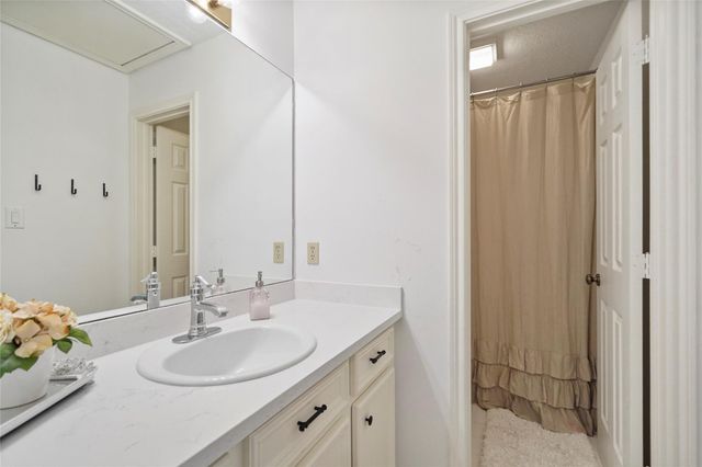 719 Somerset Street, Conroe, TX 77302