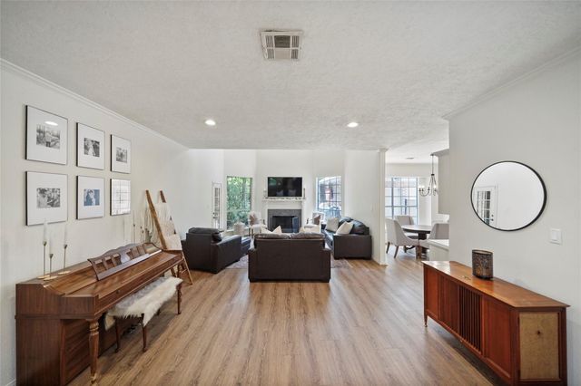 719 Somerset Street, Conroe, TX 77302