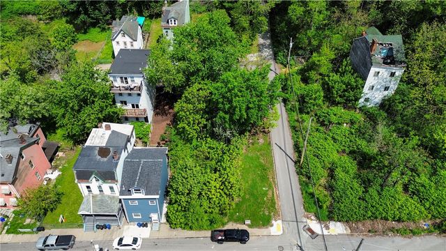 1300 Stranmore St, Manchester, PA 15212