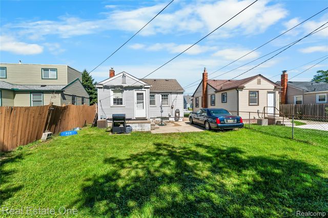 12937 Castle Street, Southgate, MI 48195