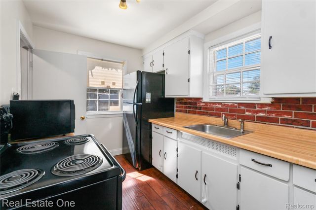 12937 Castle Street, Southgate, MI 48195