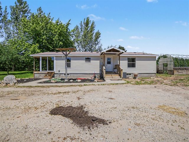1904 N 48th Avenue, Mears, MI 49436
