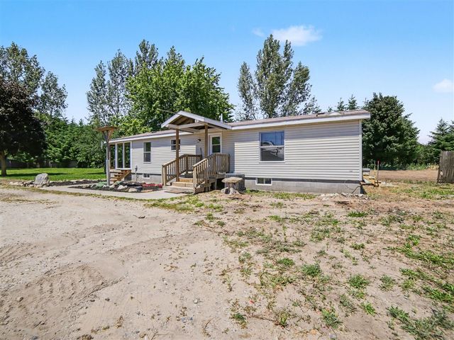 1904 N 48th Avenue, Mears, MI 49436