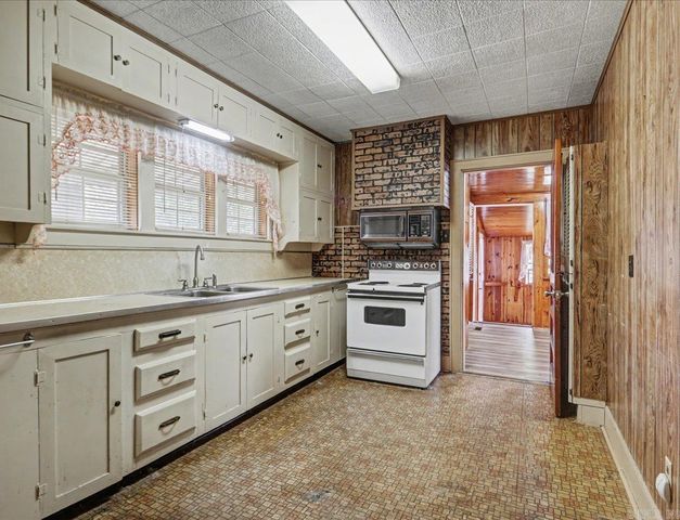 404 Crestwood Street, Hot Springs, AR 71913