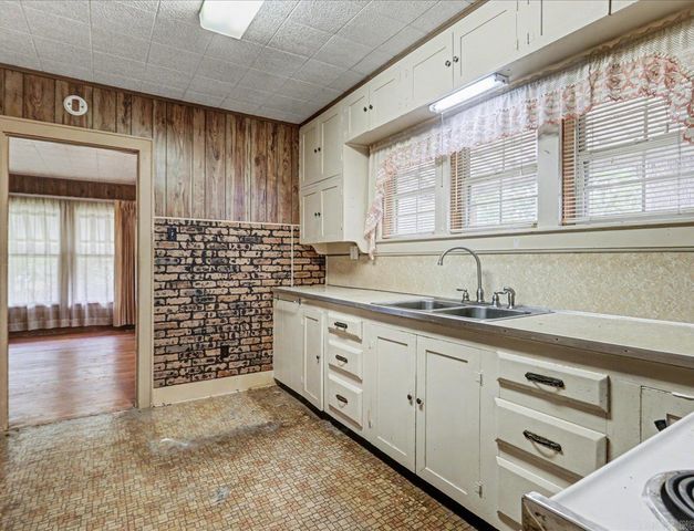 404 Crestwood Street, Hot Springs, AR 71913