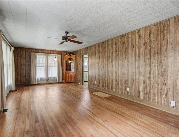 404 Crestwood Street, Hot Springs, AR 71913