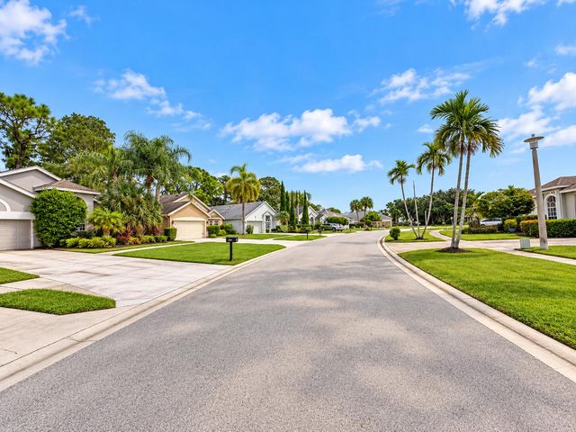 139 SARATOGA Boulevard E, Royal Palm Beach, FL 33411