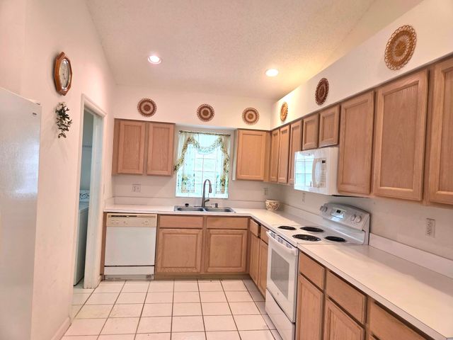 139 SARATOGA Boulevard E, Royal Palm Beach, FL 33411